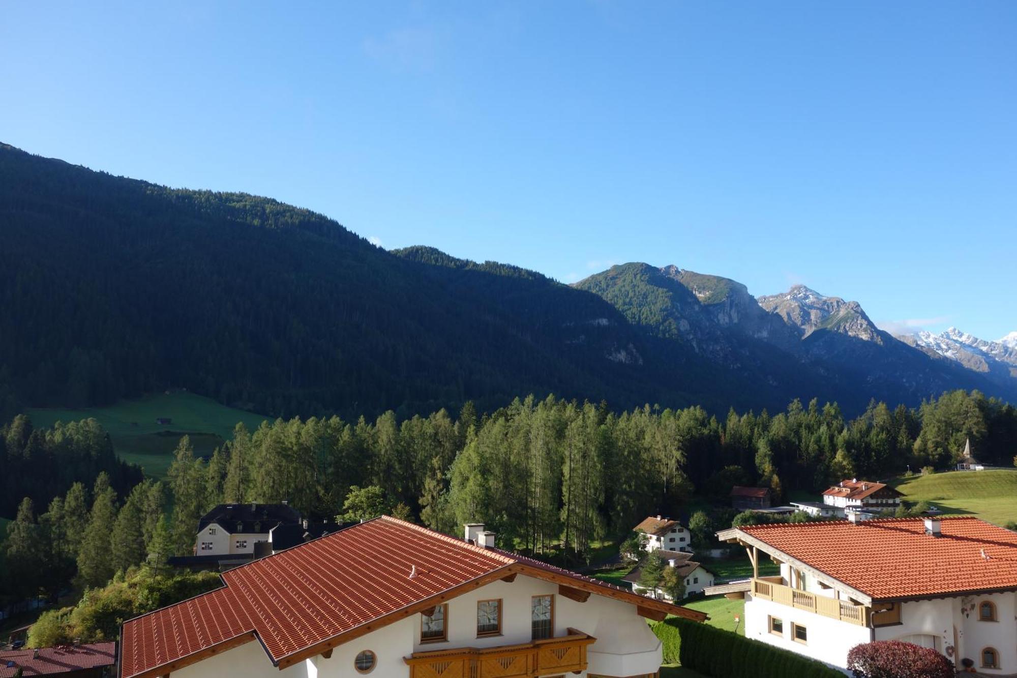 Alpen Gasthof Apartments Hohe Burg Trins Exterior photo